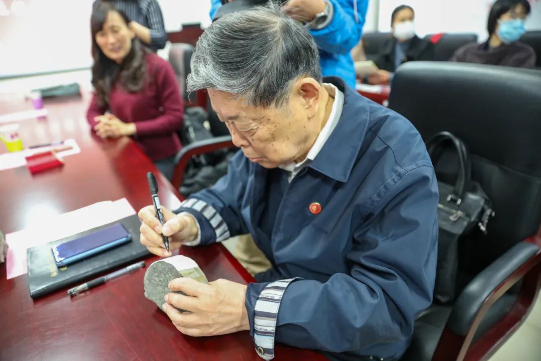 b9e0a28e279c4b0eaeef312e207ca105.jpg b9e0a28e279c4b0eaeef312e207ca105.jpg