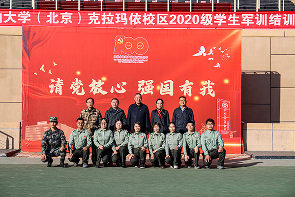 校领导教官合影 朱宏淇摄.jpg